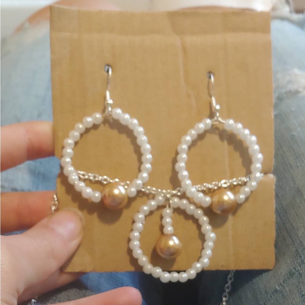 Beaded hoop earrings bronze and pearl colored